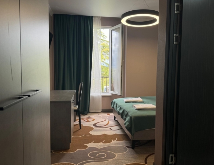 2-местное 1-комн. люкс DBL с балк. - Отель «Волга» Гудаута